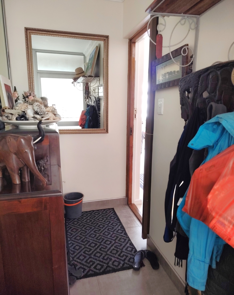 To Let 1 Bedroom Property for Rent in Strand Central Western Cape